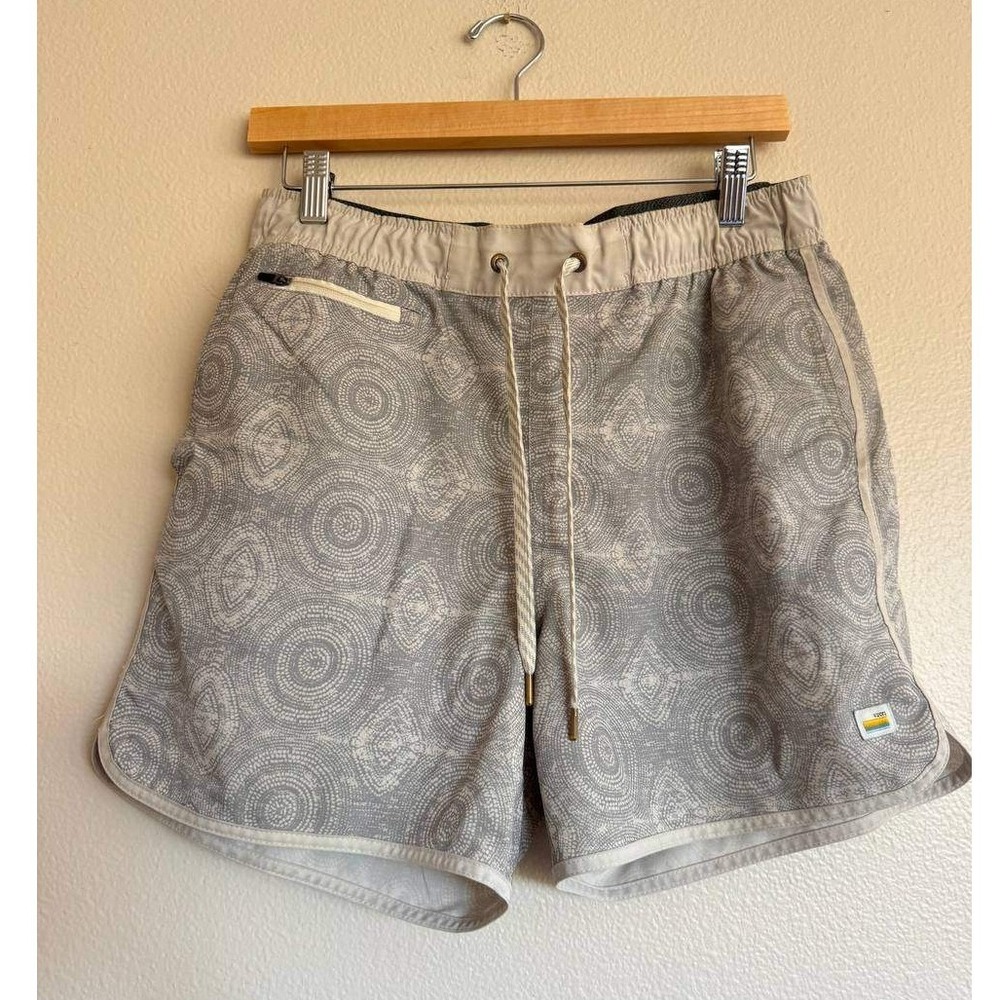 Vuori Mens Bank Shorts M Mandala Print Hybrid Gray Cream Athleisure Gorpcore